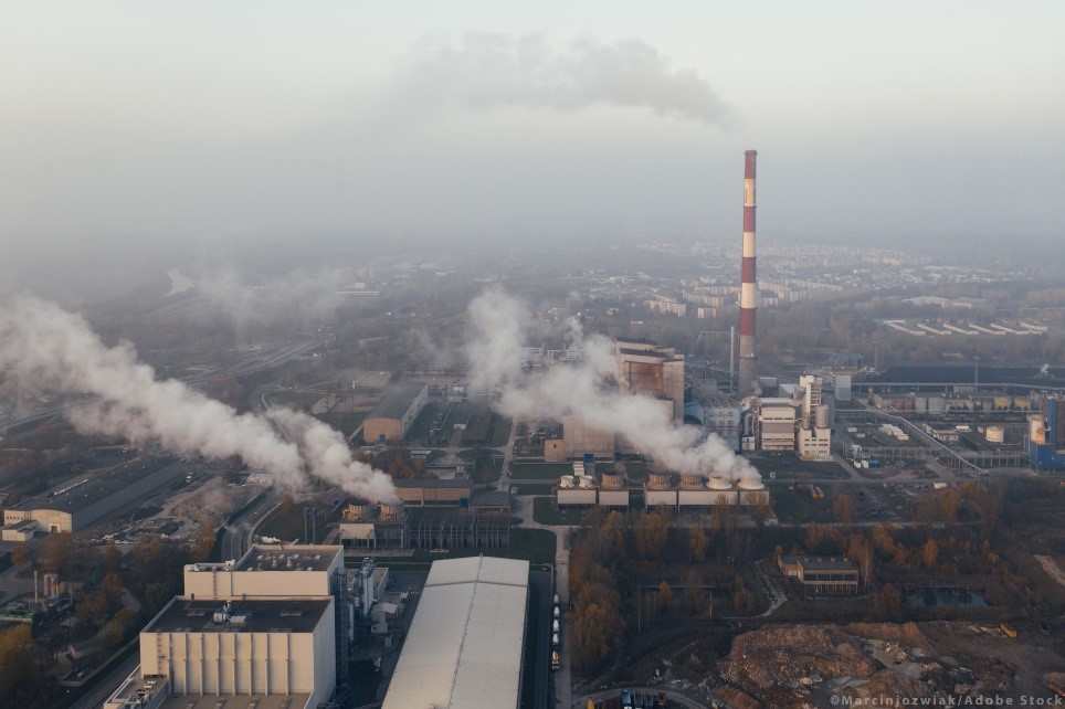 Kép: Már önmagában csak a szürke hidrogén előállítása közben keletkező és kijutó szén-dioxid mértéke meghaladja az EU-ban a 100 millió tonnát. Ez világszinten azonban megközelítheti a 8-900 milliót is. Az EU 2030-ig az üvegházhatású gázok kibocsájtásának legalább 55%-os csökkentését írja elő.
