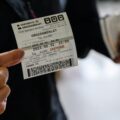 Kép: A magyar kormány és az Építésügyi és Közlekedési Minisztérium támogatásával és együttműködésével létrejött új országbérlet nem váltja ki a többi bérletet és sajnos nem teszi lehetővé az utazást az adott területen belüli összes szolgáltató járatain – tehát azokat a bérleteket vagy jegyeket továbbra is meg kell venni.