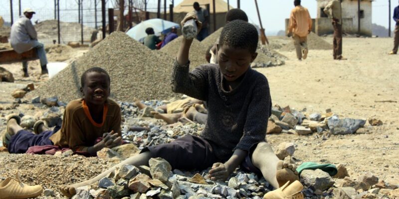 Kép: Gyerekmunka nélkül ma még alig készül akkumulátor