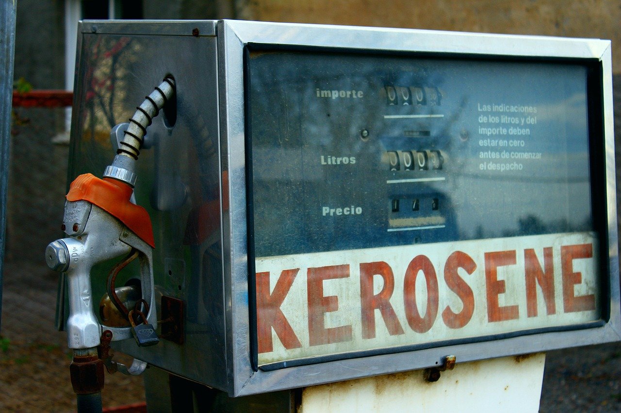 Kép: A kerozin a petróleumhoz és gázolajhoz hasonló üzemanyag