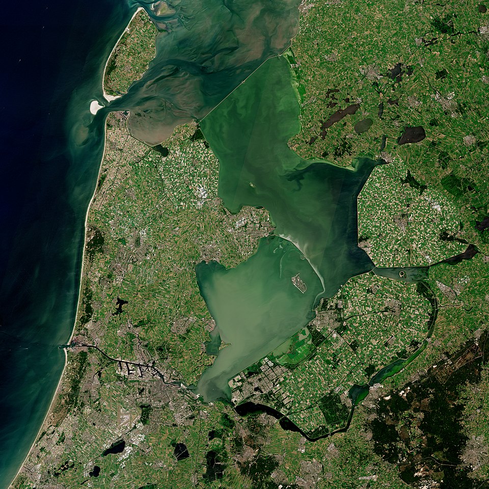 Az IJssel-tó egy műholdfelvételen. Kép: wikipedia