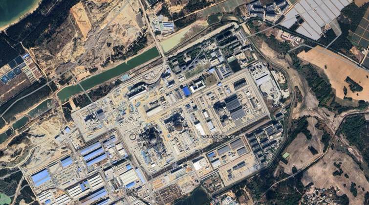 Kína, Hainan, a Linglong-One (középen, balra), az első működő SMR. Kép: googlemaps