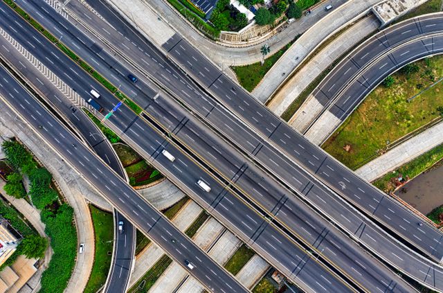 Fotó: Tom Fisk: https://www.pexels.com/hu-hu/foto/autok-ut-jarmuvek-utazas-4626416/